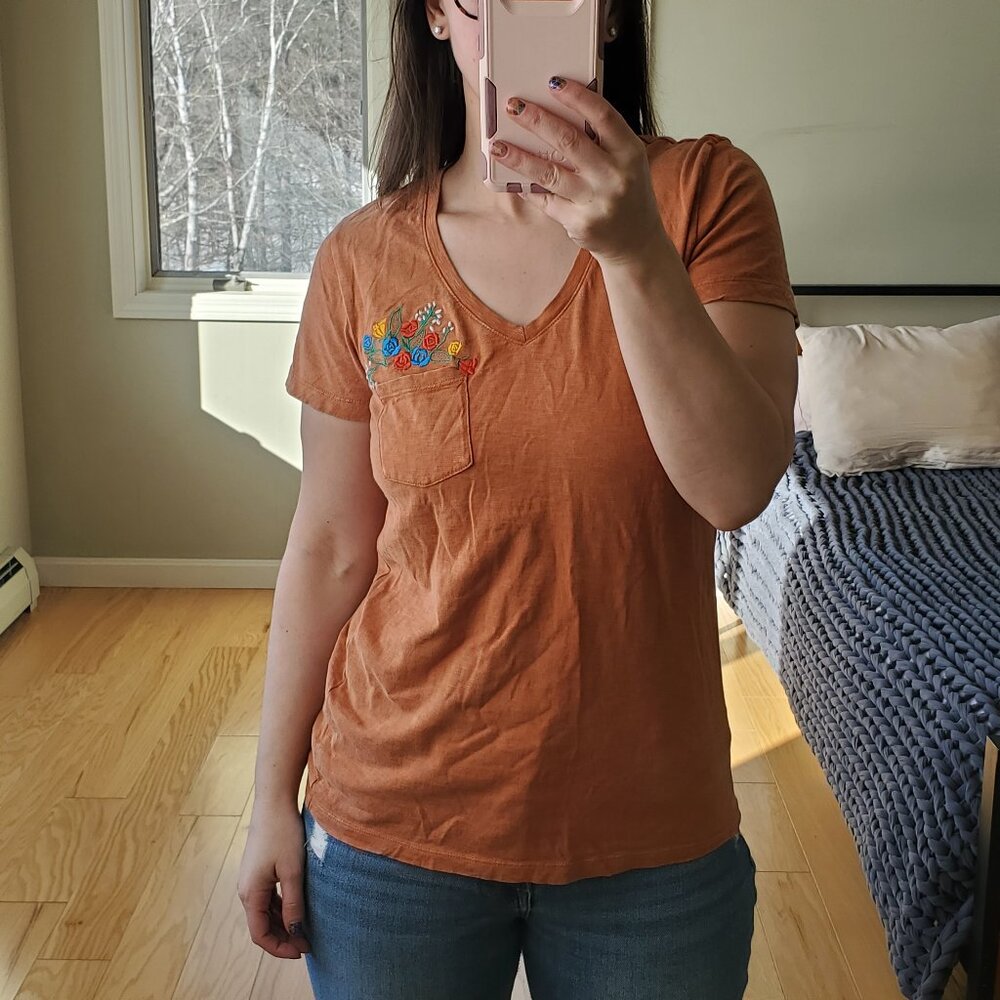 Studio Il floral embroidered pocket v neck tee shirt